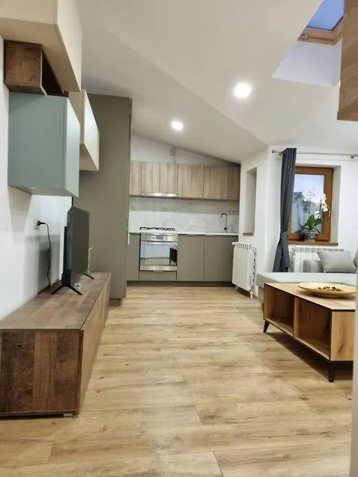 Cozy Apartment Near City Center Bucharest