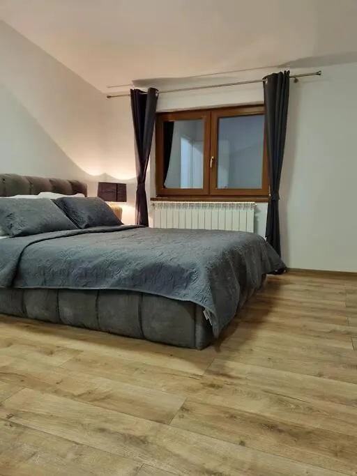 Cozy Apartment Near City Center Bucharest Romania