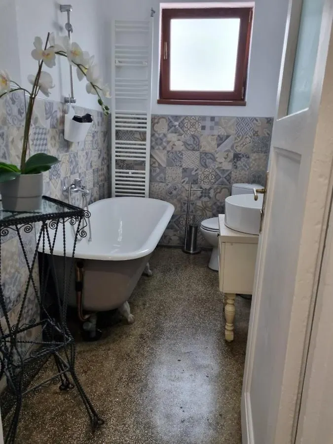 Cozy Apartment Near City Center Bucharest Romania