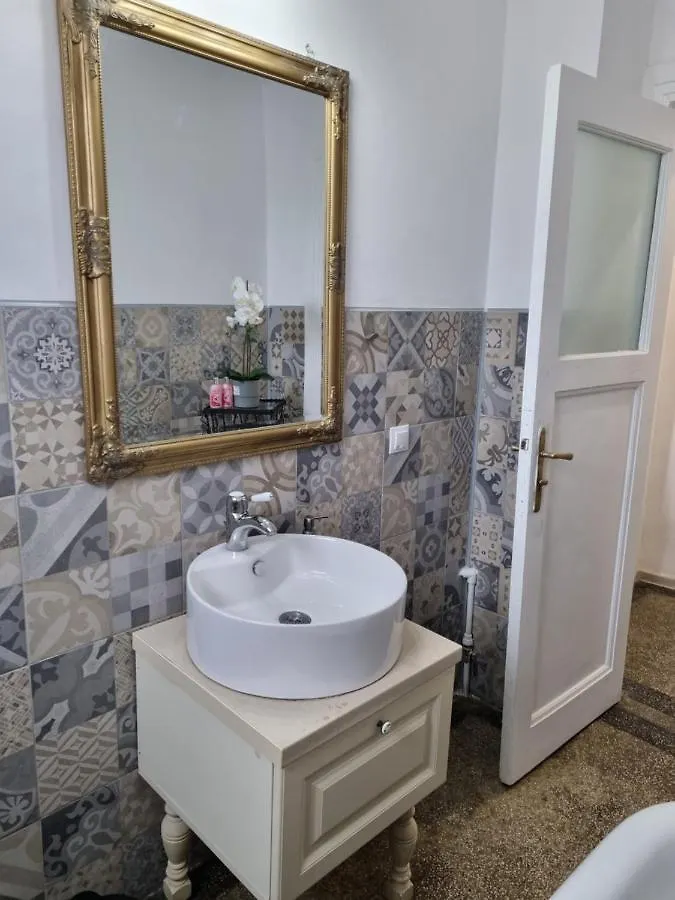 Cozy Apartment Near City Center Bucharest 0*,  Romania
